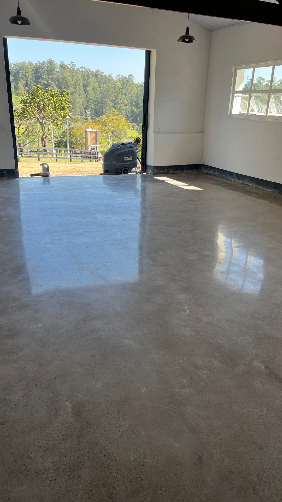 Acabamento Comercial de concreto polido